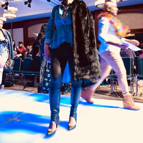 Ports 1961 Black Boots with Cutout - Picture 6 of 6